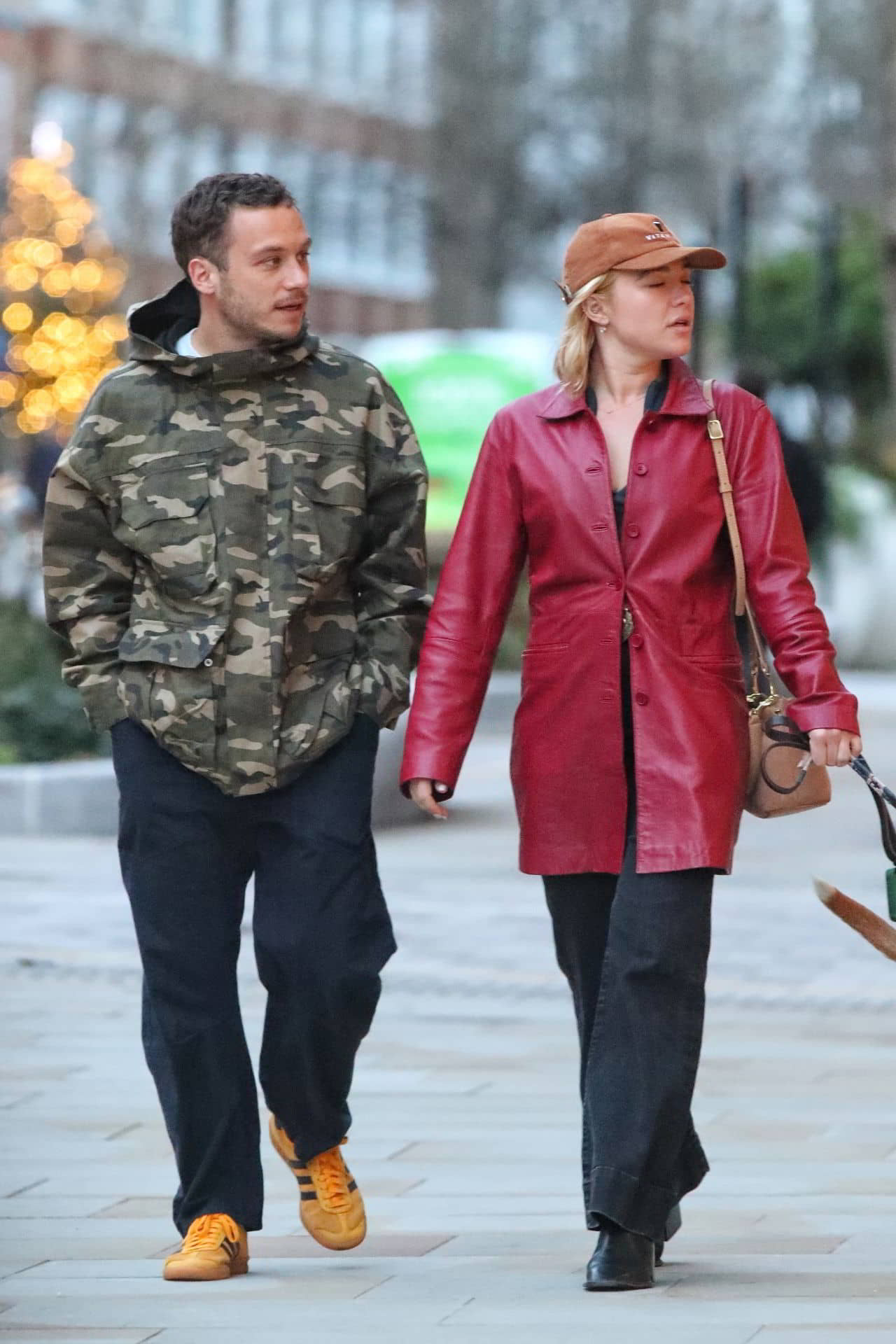 Florence Pugh And Finn Cole Turn Heads With Effortless Winter Style During Christmas Shopping At Sloane Square 6