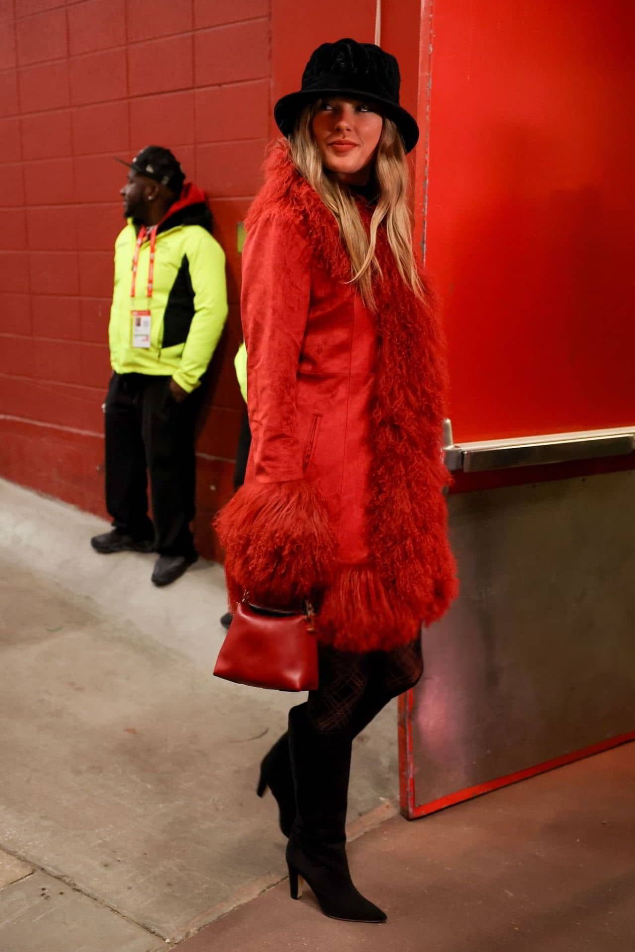 Taylor Swift Stuns In Red Charlotte Simone Coat At Kansas City Chiefs Game 2