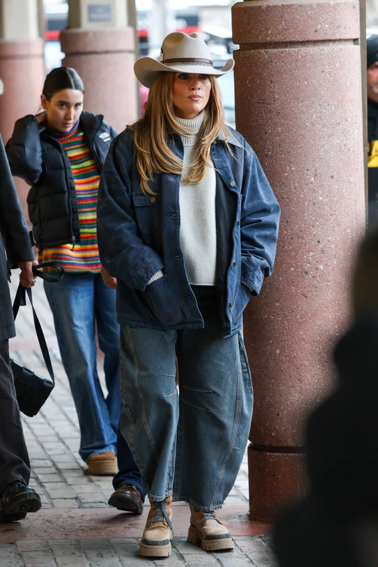 Jennifer Lopez Stuns Aspen With Fashionable Western Flair Amid Family Festivities 09